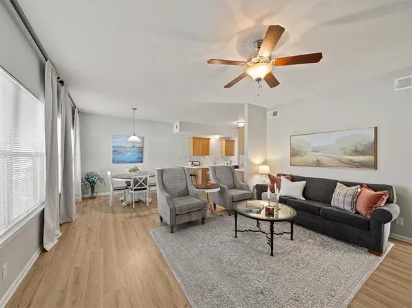 11701 S Roundtree St APT 101, Olathe, KS 66061