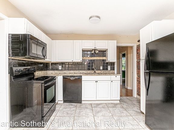5th image of 619 Sterling St