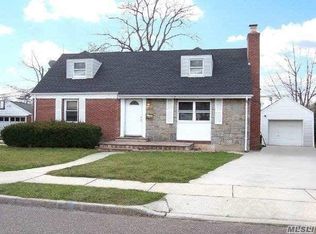 840 Harbor Cir, Baldwin, NY 11510