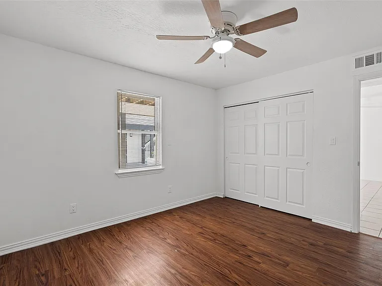 918 Winnie St #103 — Photo 9