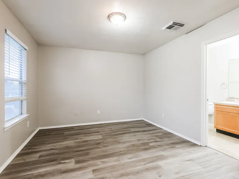 21243 Linden House Ct — Photo 10