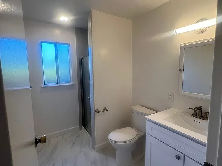 Oak Lane 960 — Photo 11
