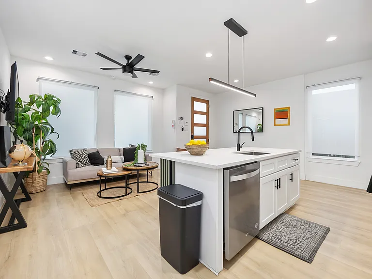 4718 Market St #1A — Photo 17