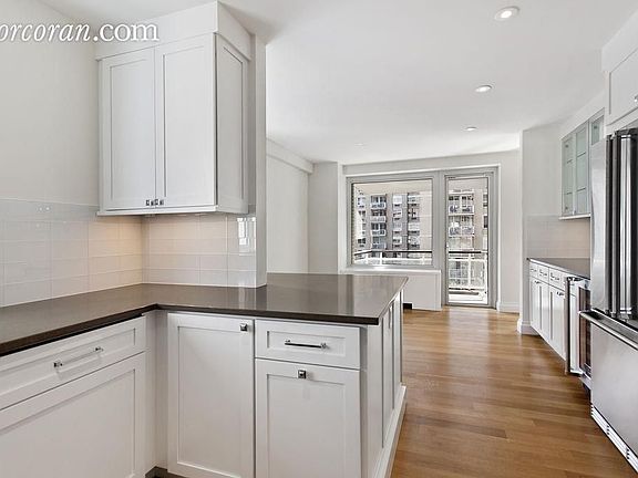 3rd image of 200 E 66th St APT D102