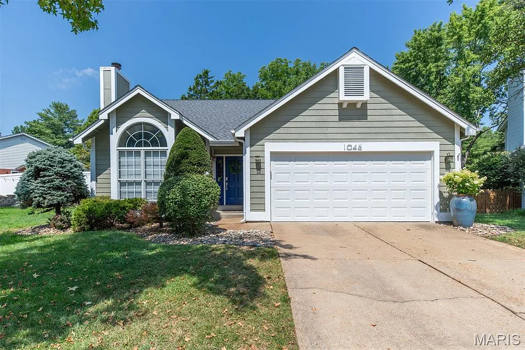 1048 Oak Glen Cir photo 1