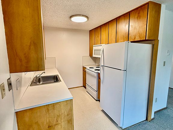 5th image of 4207 Phinney Ave N APT 105