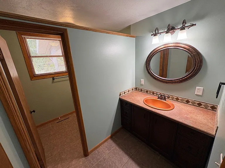 1300 Eastridge Dr — Photo 24