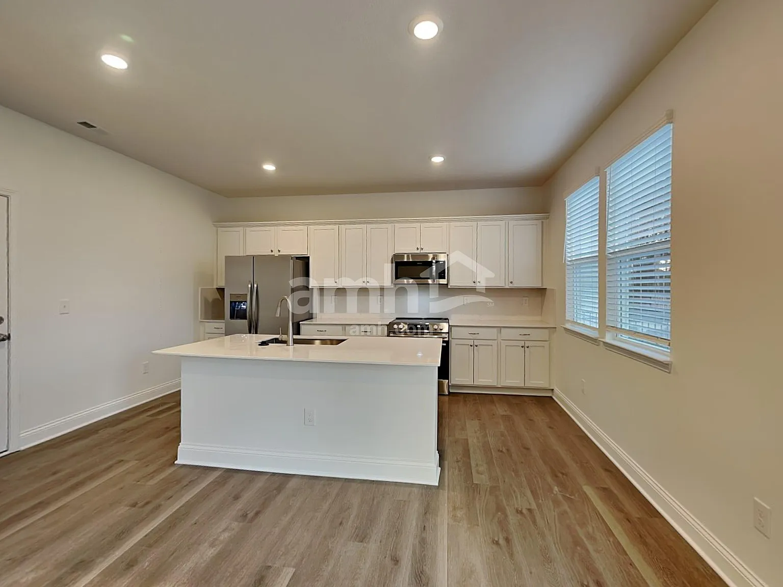 3 bed, 2.5 bath, 1895 sqft, $2,525 — Photo 3