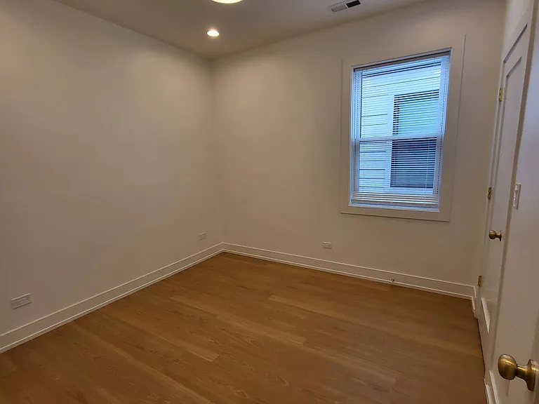 6044 S Eberhart Ave #3 — Photo 8