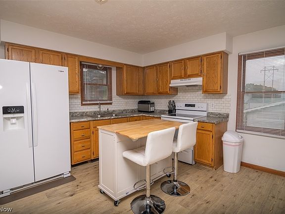 3rd image of 68462 Woodcroft Dr