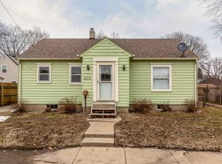 402 3rd St, La Porte City, IA 50651