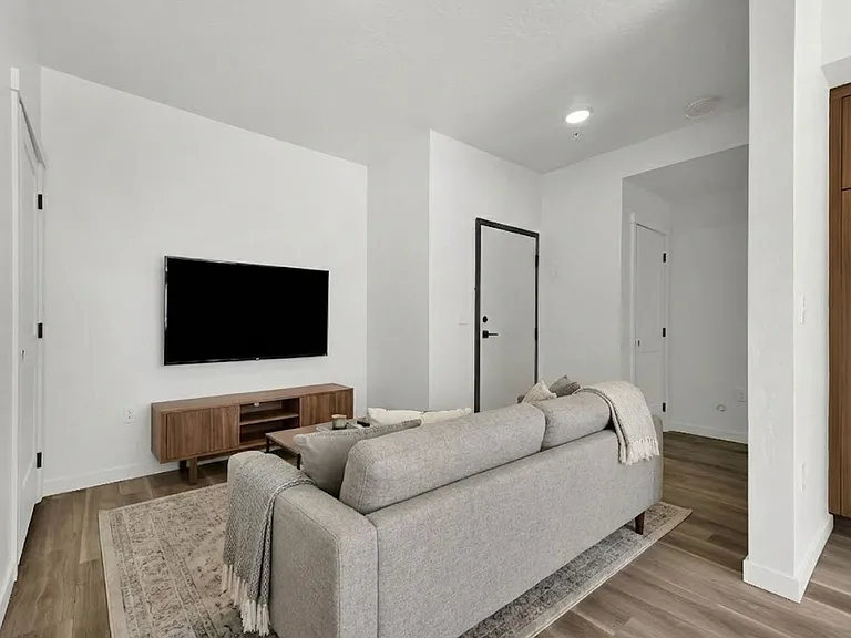 Veazey Park Apartments — Photo 51