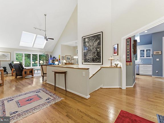 4th image of 1608 Woodstock Ln