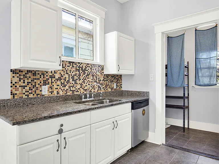 304 W 41st St #B — Photo 20