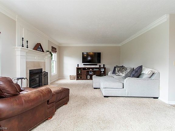 4th image of 613 Lipke Ct