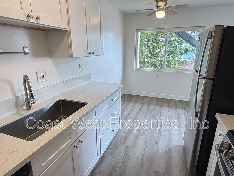 1057-1063 1/2 Missouri St #1061 — Photo 7