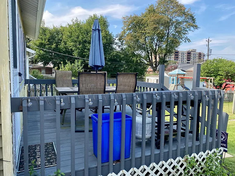 127 W Caracas Ave — Photo 22