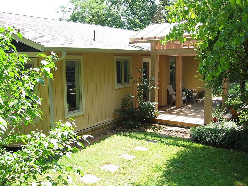 Looking toward kitchen door, deck, pergola