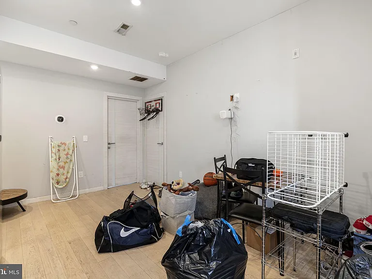 2142 W Master St #B — Photo 13