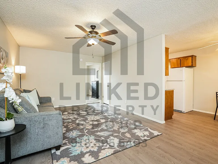 Kimberly Apartments — Photo 11