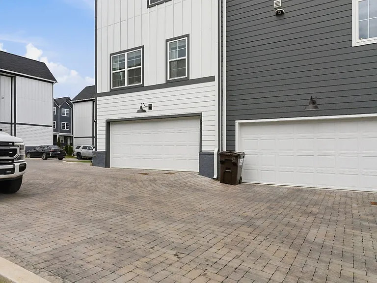 700 N Dupont Ave #311 — Photo 32