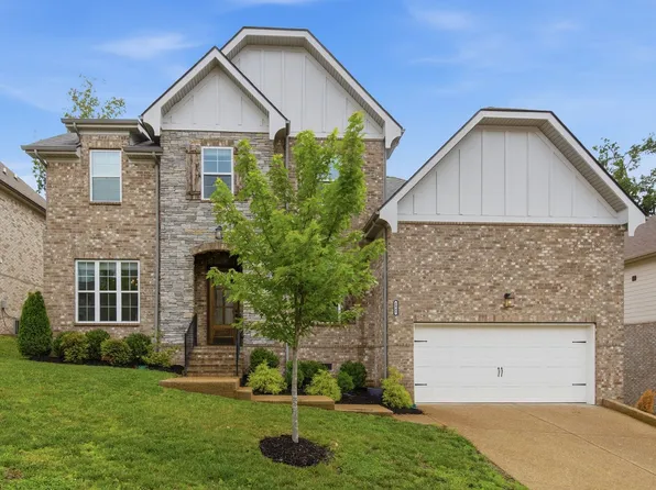 8045 Still Spring Ridge Dr, Nashville, TN 37221