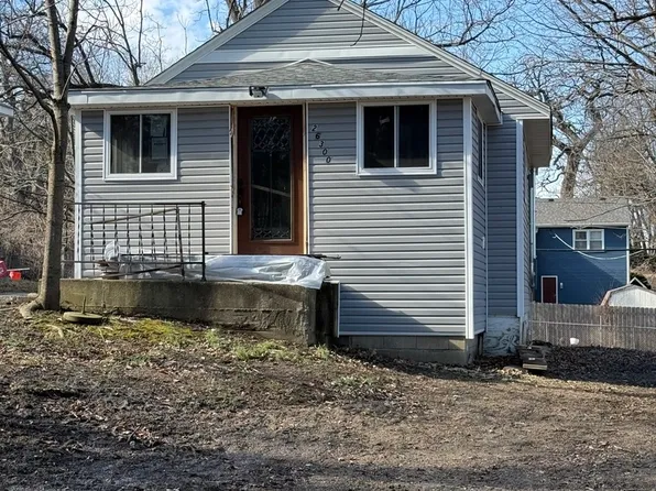 26300 N Maple Ave, Mundelein, IL 60060