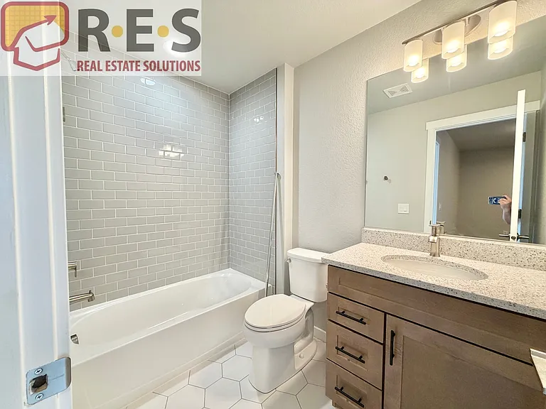 3659 Levy Park Dr — Photo 12