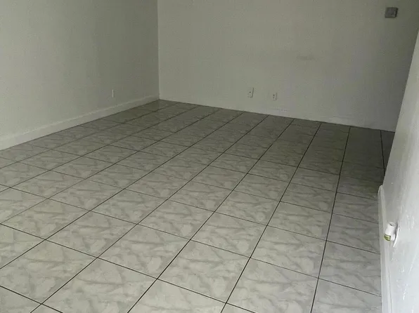 400 SE 9th Ct APT 9, Hallandale, FL 33009