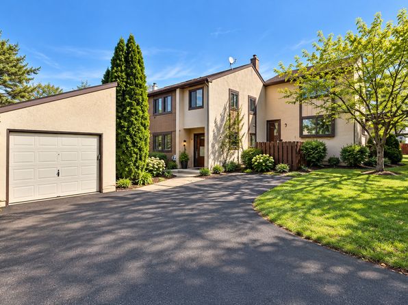 110 Palace Ct