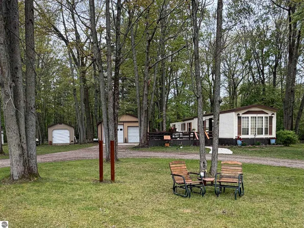 2245 Edgewood Dr, Farwell, MI 48622