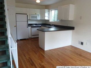 15 Opus Ct, Staten Island, NY 10304