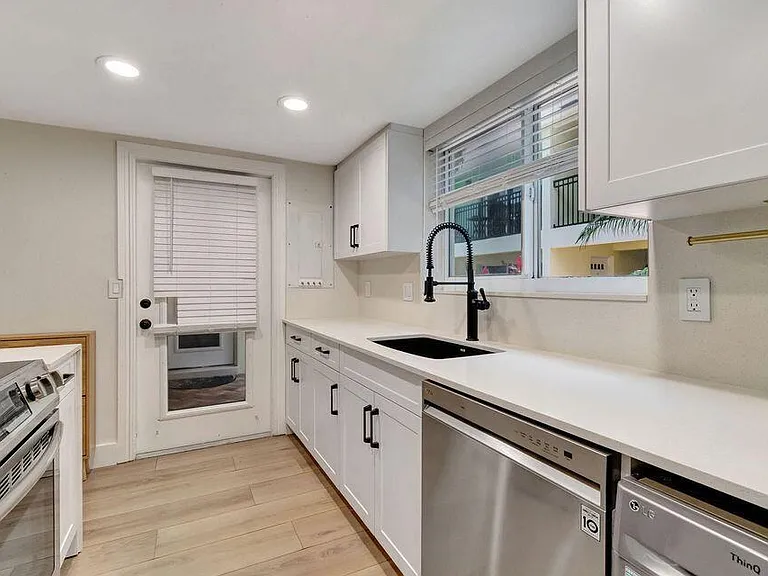 49 SE 7th Ave #2 — Photo 10