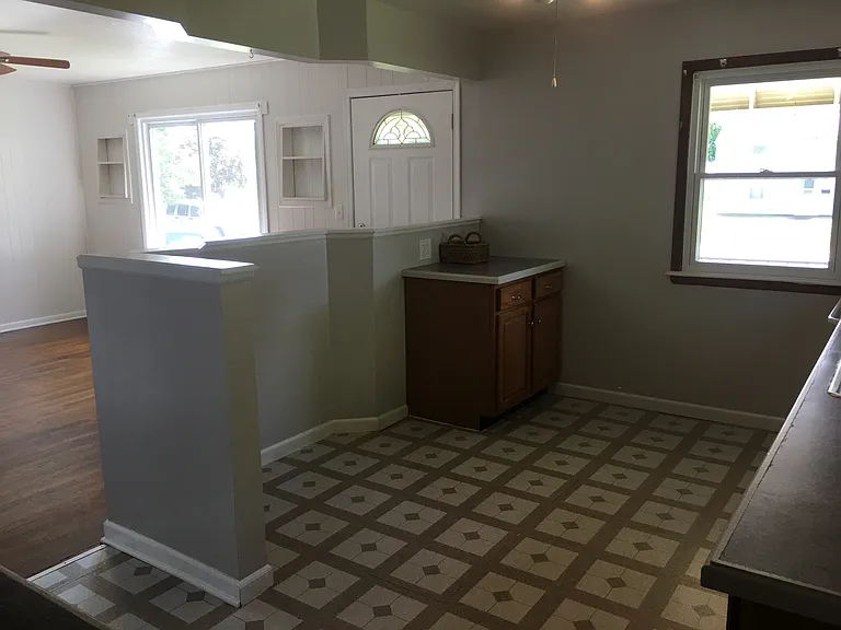 327 Jackson Ave — Photo 5