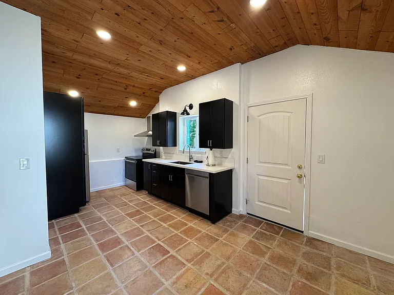 5025 Soquel Dr — Photo 7