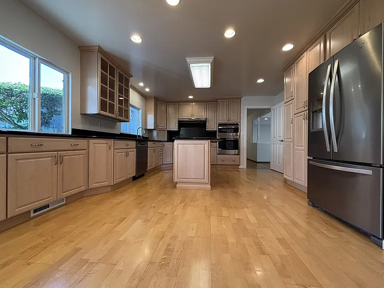1405 Marinovich Way — Photo 5