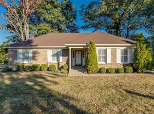 1900 Arboro Pl, Louisville, KY 40220