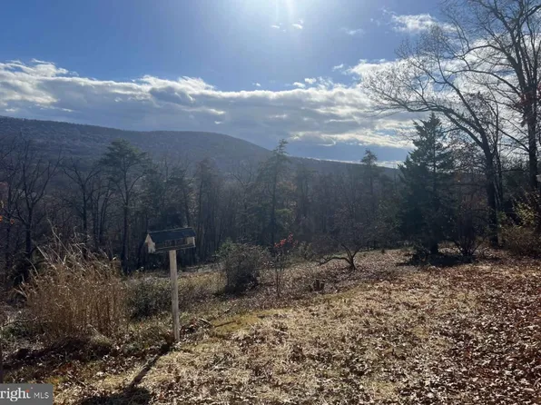 2280 Pine Grove Rd, Berkeley Springs, WV 25411