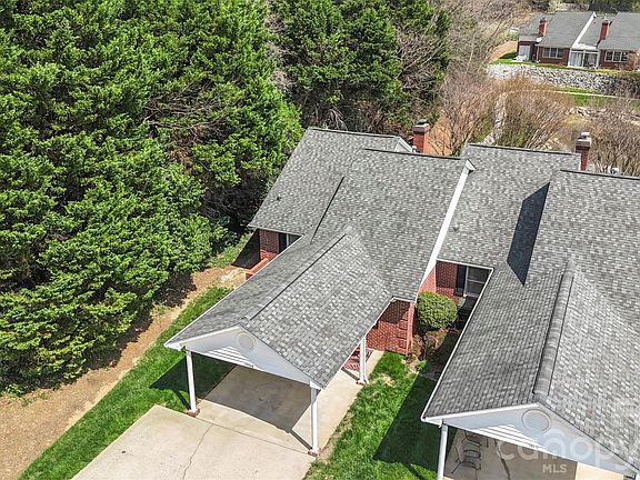 3rd image of 19960 Oak Leaf Cir