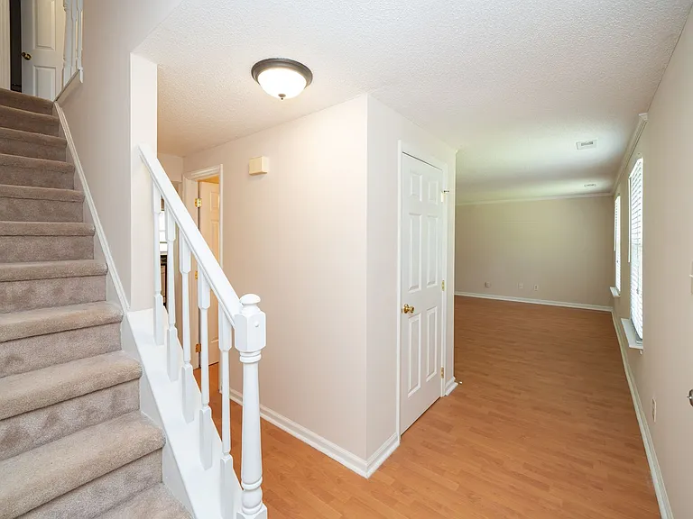 5520 Lacy Rd — Photo 4