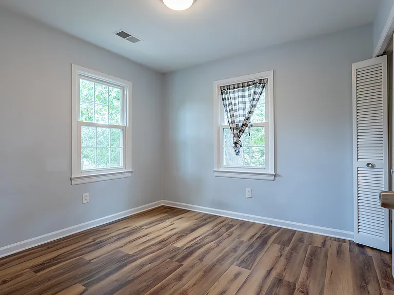208 Huntington Ln — Photo 40