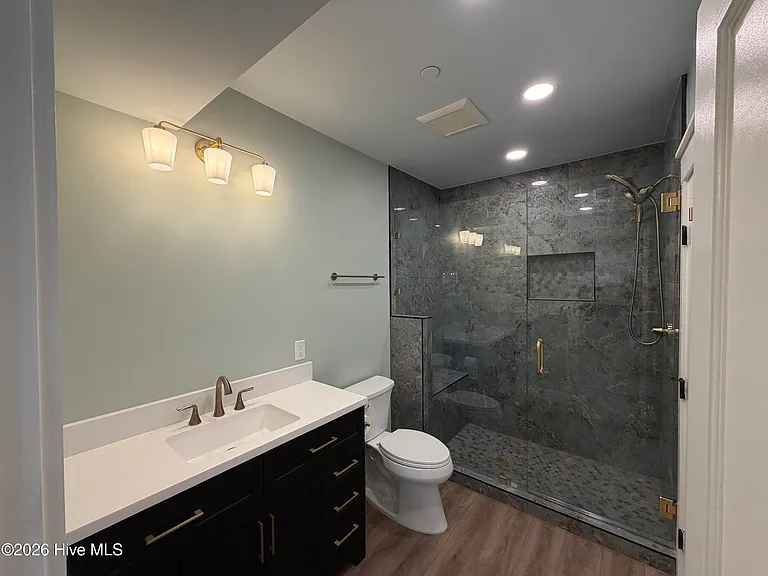 116 N Howe St #B — Photo 8