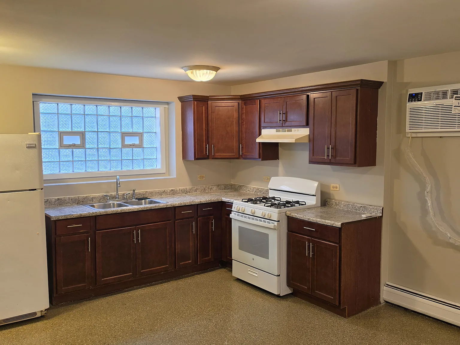 2 bed, 850 sqft, $1,375 — Photo 2