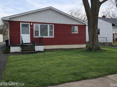 1376 Ready Ave, Burton, MI, 48529