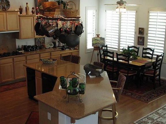 3rd image of 1392 N Boyce Ave