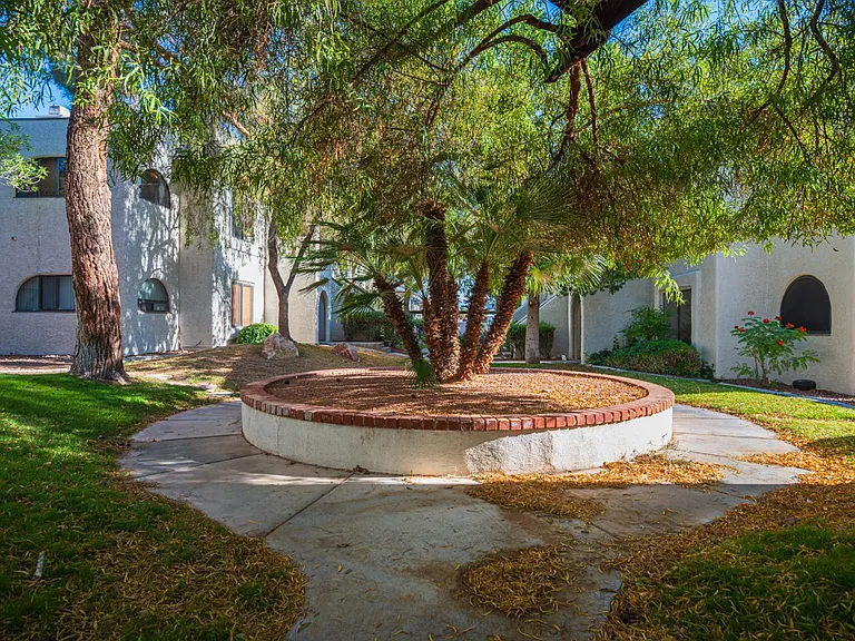 1406 Santa Margarita St #B — Photo 39
