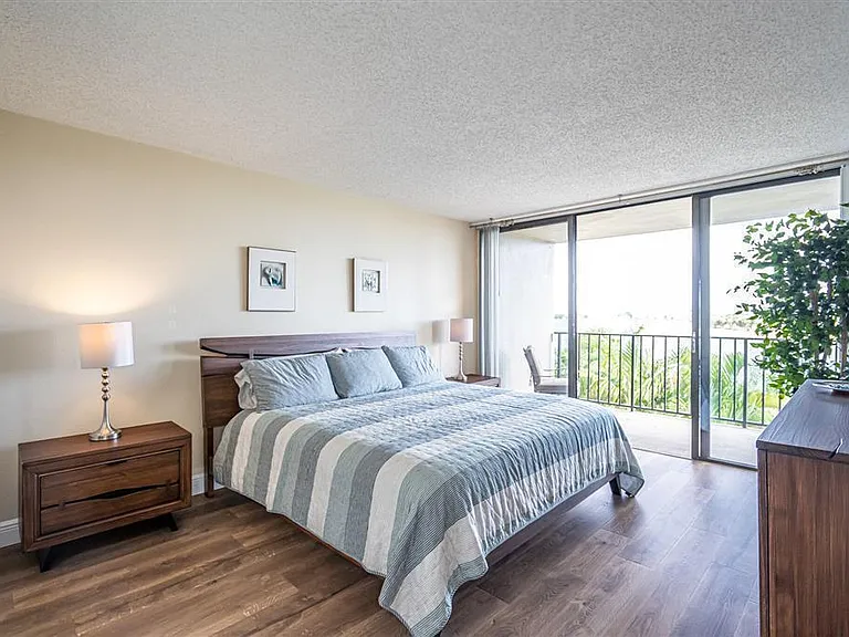 1830 Embassy Dr #409 — Photo 7