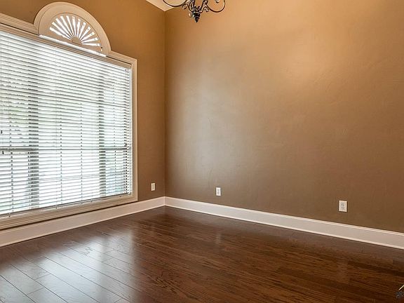 5th image of 2207 Bradbury Ct