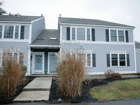 314 Springbrook Cir, Portsmouth, NH 03801
