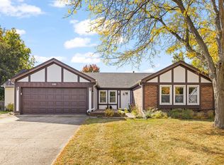 1500 Ivy Ct W, Wheaton, IL 60189